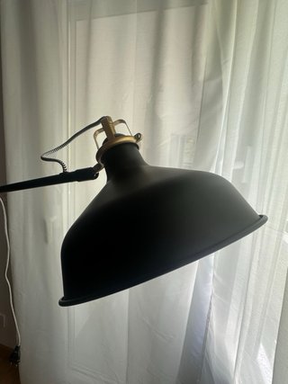 Lámpara de pie negra moderna