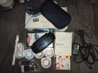 PSP-1004K Nero + 5 Giochi tutto 125€