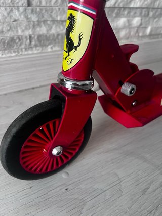 Patinete Ferrari para niños +3 años