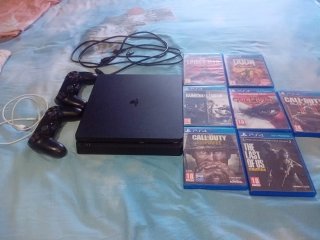 PS4 (PlayStation 4) Negra + 7 Juegos