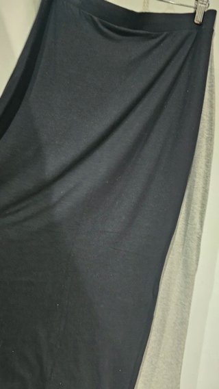 Falda larga gris y negra