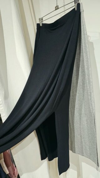 Falda larga gris y negra