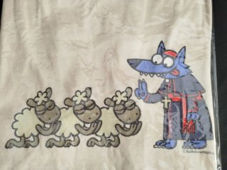 Camiseta con lobo obispo y ovejas sumisas