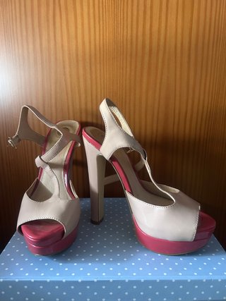 Tacones plataforma fucsia y beige