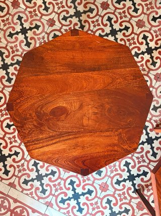 Tavolini esagonali in legno naturale