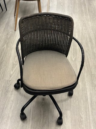 Silla de escritorio con ruedas