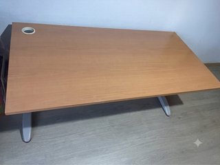 Scrivania in legno e metallo