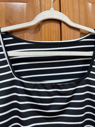 Blusa listrada decote quadrado