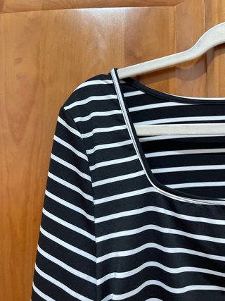 Blusa listrada decote quadrado
