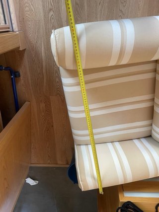 Butaca orejera con balancín beige