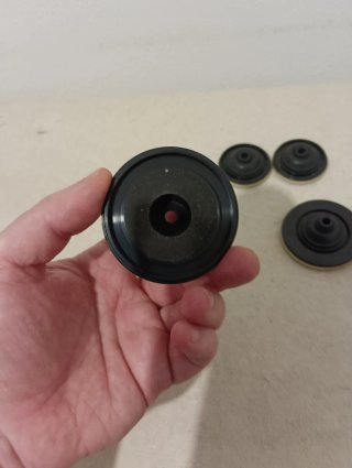 4 piedini Sanyo per giradischi (nero/beige)