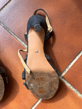 Sandalias de tacón MARIAMARE negras y plateadas