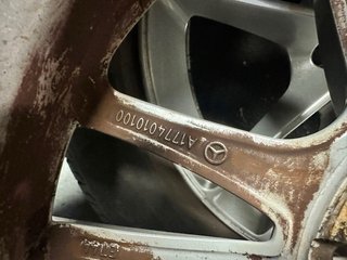Llantas Originales Mercedes-Benz con neumáticos.