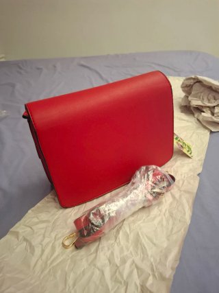 Borsa rossa con tracolla