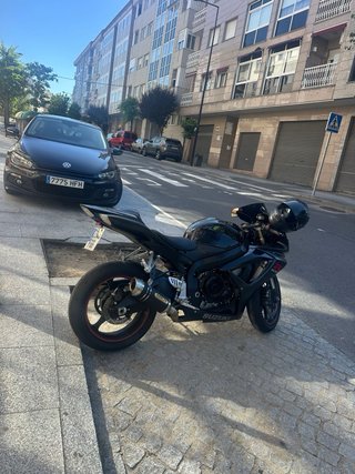 Suzuki GSXR600 Negra 35.000km