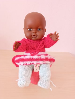 Muñeca Bebé Africana + Orinal Musical Rosa