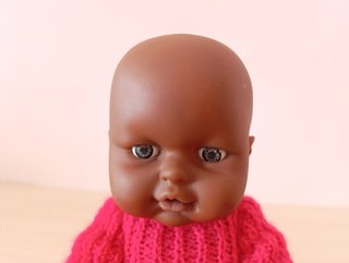 Muñeca Bebé Africana + Orinal Musical Rosa