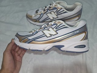 New Balance 740  Blanco y Dorado