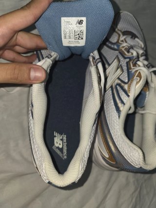 New Balance 740  Blanco y Dorado
