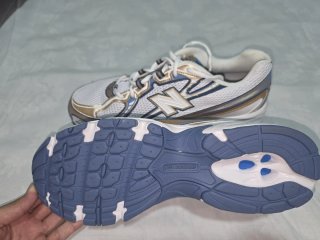 New Balance 740  Blanco y Dorado