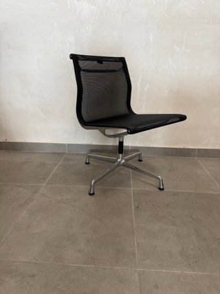 Sedia Vitra EA 105