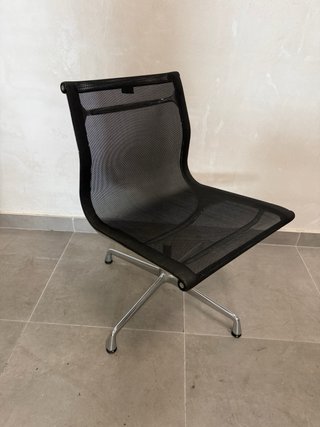 Sedia Vitra EA 105