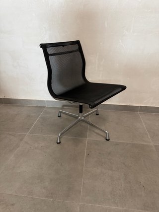 Sedia Vitra EA 105