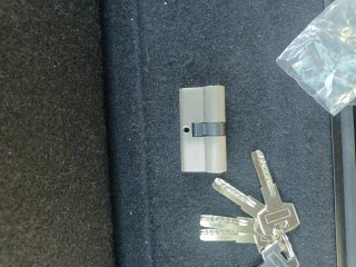 Cerradura, bombillo, puerta, cilindro