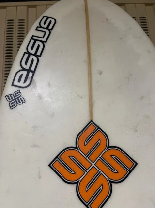 Tabla de surf Essus evolutiva naranja.Zarautz