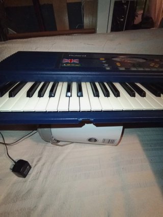 Teclado Roland EM-10