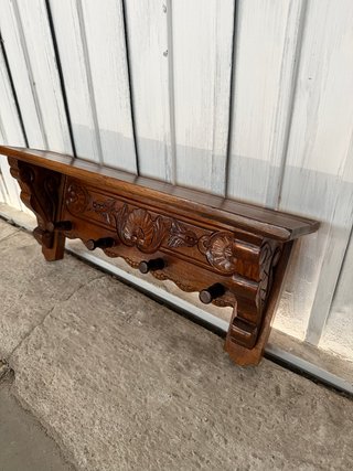 Perchero de madera maciza tallado