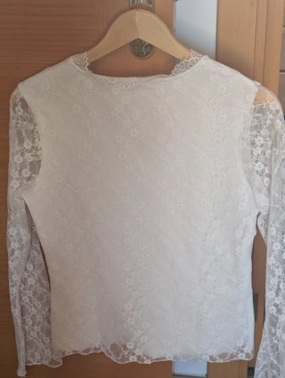 Camiseta beige encaje manga larga