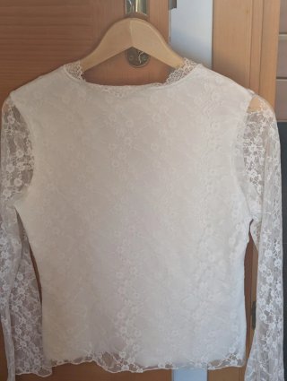 Camiseta beige encaje manga larga