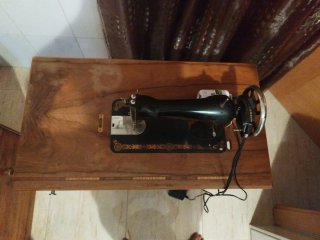 Máquina de coser HEXAGON antigua y funcional