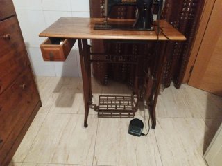 Máquina de coser HEXAGON antigua y funcional