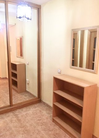 Se alquila habitación en piso compartido a chica