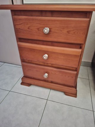 Comodino in legno