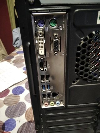 Torre PC Hiditec Negra
