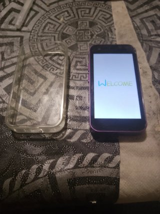 Mini smartphone azul y blanco