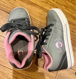 Zapatillas con ruedas Heelys grises y rosas