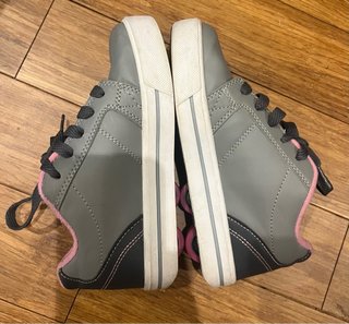 Zapatillas con ruedas Heelys grises y rosas