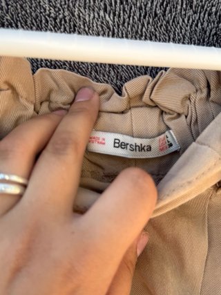 Saia Bershka bege T40
