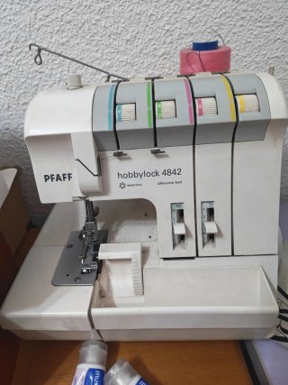 Remalladora Pfaff Hobbylock 4842