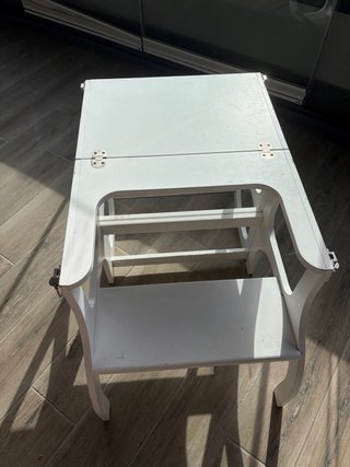 Torre de aprendizaje infantil blanca