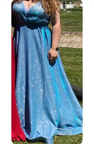 Vestido de cerimónia azul claro com brilho