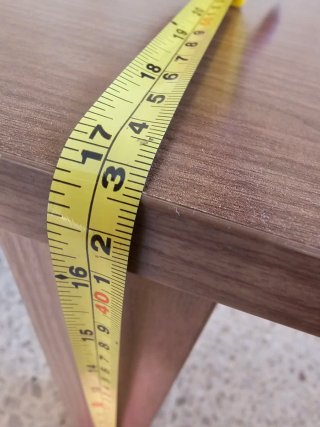 Mesa de salón de madera