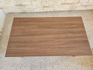 Mesa de salón de madera