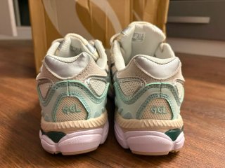 Zapatillas Asics Beige y Verde Agua