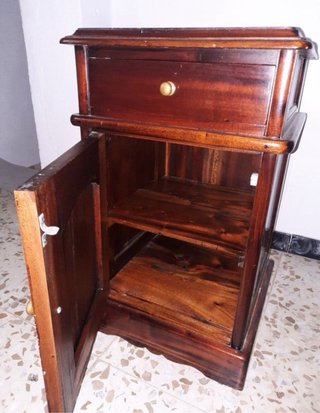 Comodino in legno massello stile vittoriano
