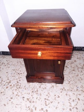 Comodino in legno massello stile vittoriano